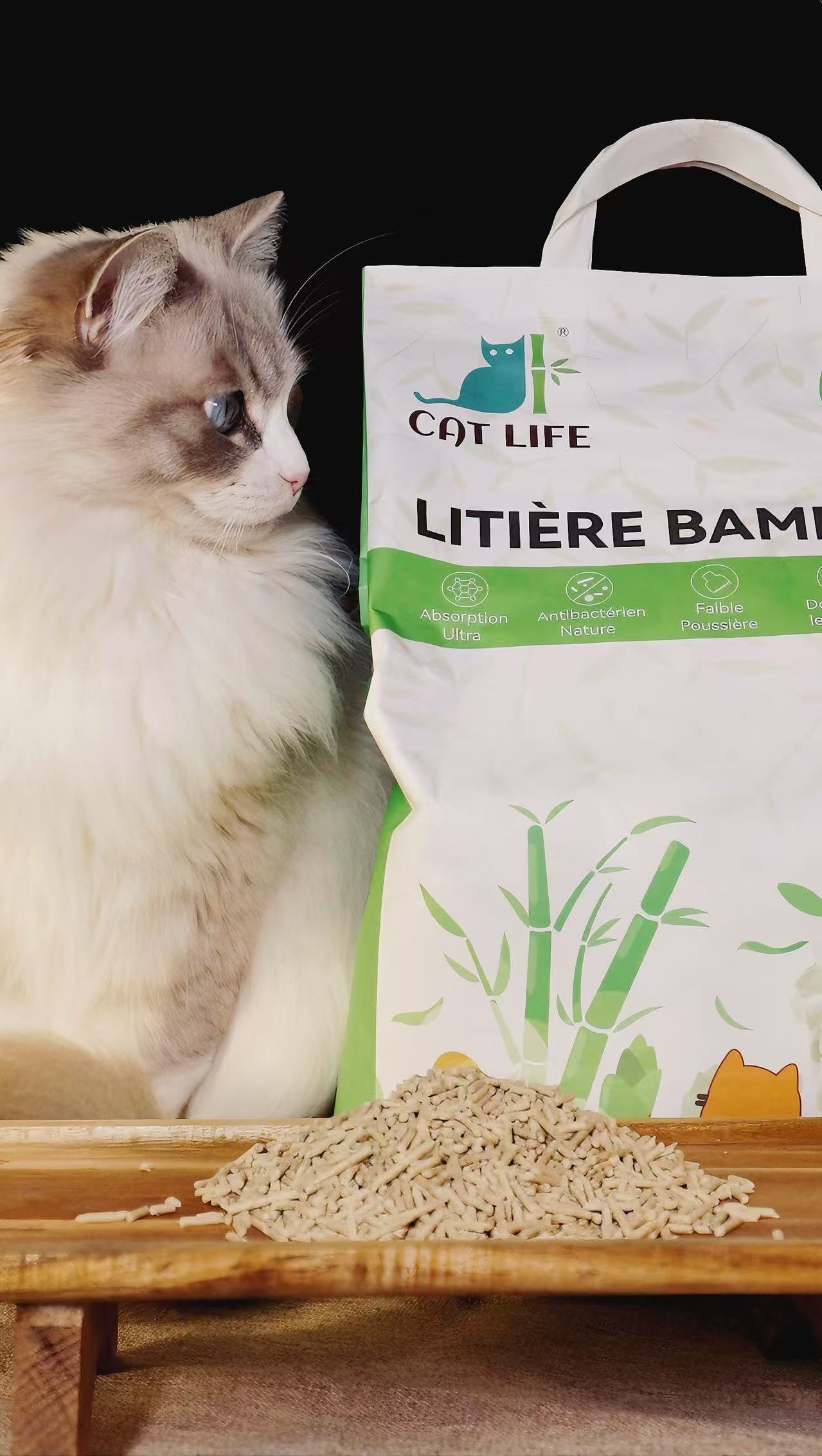 La litière végétale pensée pour les appartements, les chats sensibles et les foyers qui ne supportent plus les mauvaises odeurs.